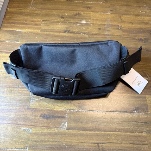 Herschel Supply Company  Sixteen black Fanny Pack - Picture 2 of 7